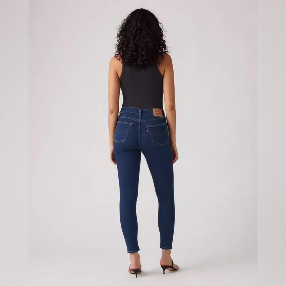 Levi’s 721 High Rise Skinny Dark Wash Denim Jeans Women’s Size 26 & 29” Inseam